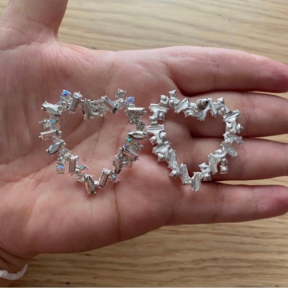 🆕 Trendy Cute Love Heart White Crystal Pendant Earrings🆕 - Picture 3 of 4